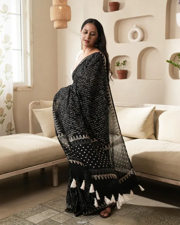 Multicolour_Cotton_Dot_Hblock_Print_Moonga_Saree_With_Tassels_For_Women
